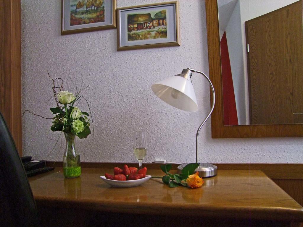 Hotel Beller Кенцинген Экстерьер фото