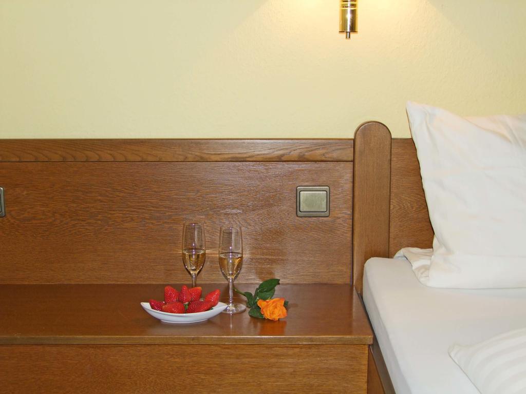 Hotel Beller Кенцинген Экстерьер фото